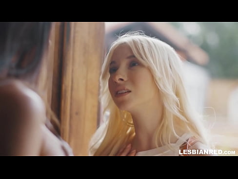 ❤️ Knabino venas hejmen kelkajn monatojn poste kaj finas manĝi la kuzon de sia duonpatrino ❤️❌ Hejmfarita porno ĉe ni