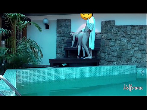 ❤️ Estro invitas servistinon al la naĝejo, sed ne povis rezisti varmegon ❤️❌ Hejmfarita porno ĉe ni