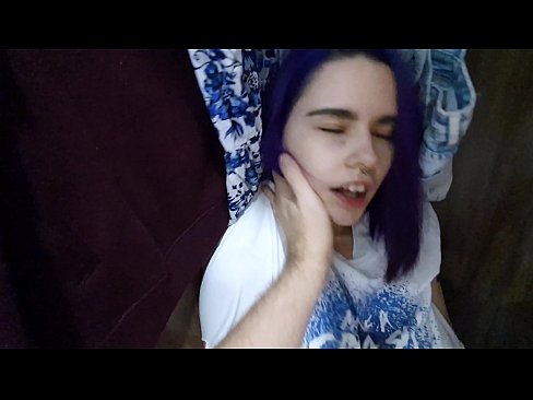 ❤️ Trovis mian fratinon en la ŝranko kaj helpis ŝin kumi ❤️❌ Hejmfarita porno ĉe ni